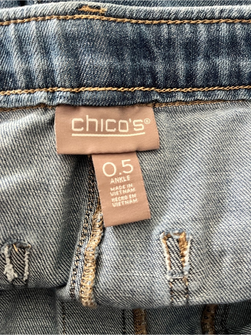 Chico's Wide leg Medium Blue Jeans with Front Patch Pockets sz 6 - Picture 5 of 8